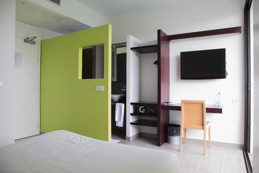 Mina Hotel Libreville Exterior foto