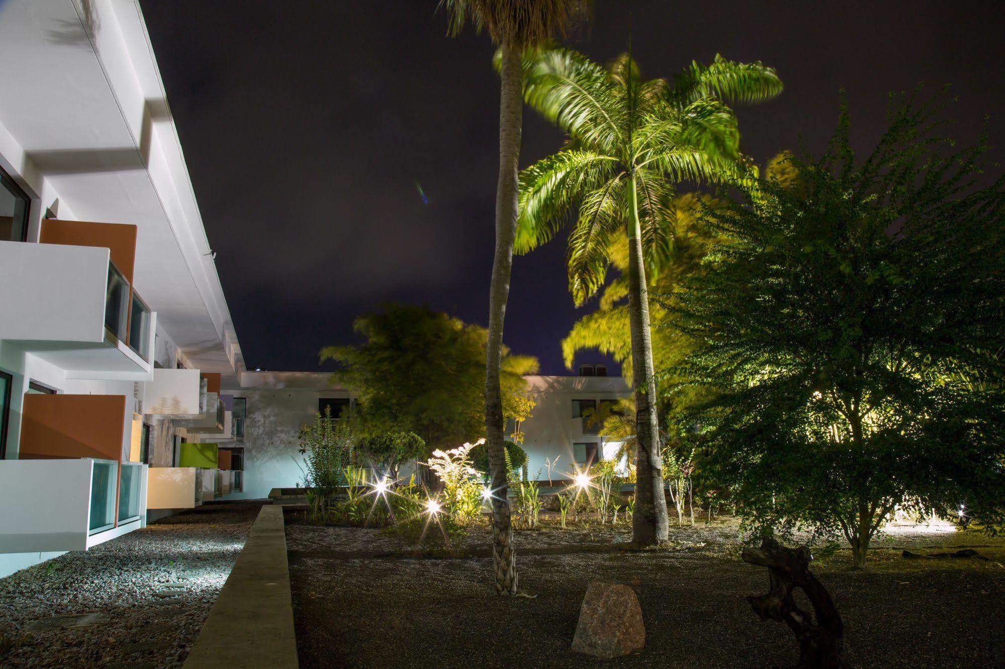 Mina Hotel Libreville Exterior foto